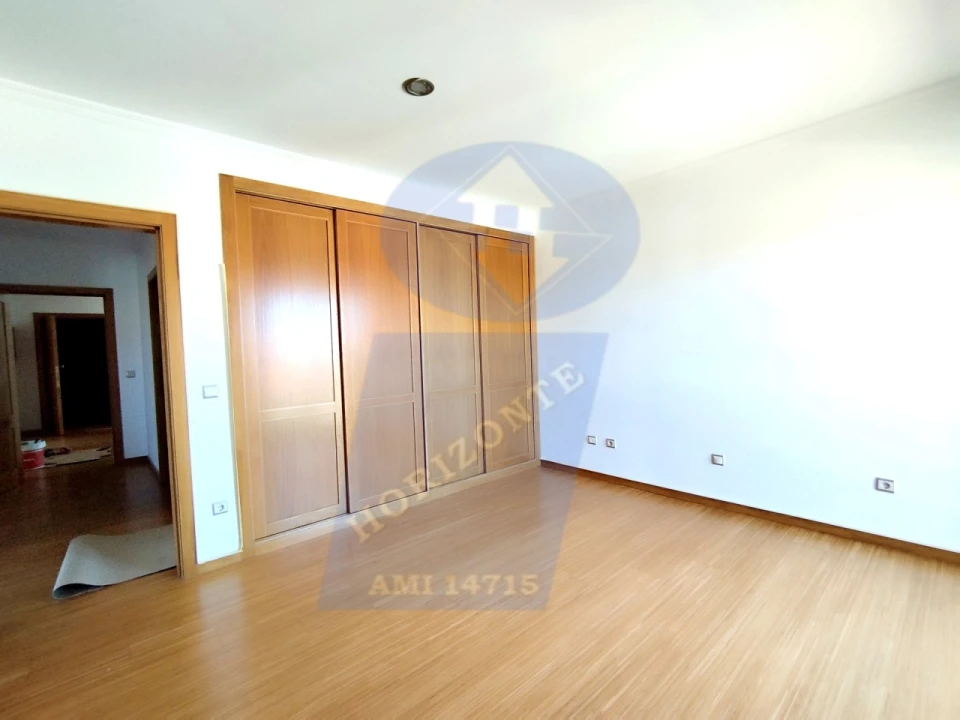 Apartamento T4 para Venda em Ouca Foto 19
