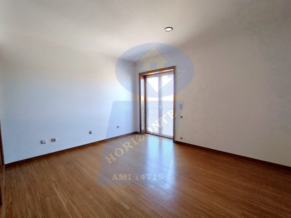 Apartamento T4 para Venda em Ouca Foto 20