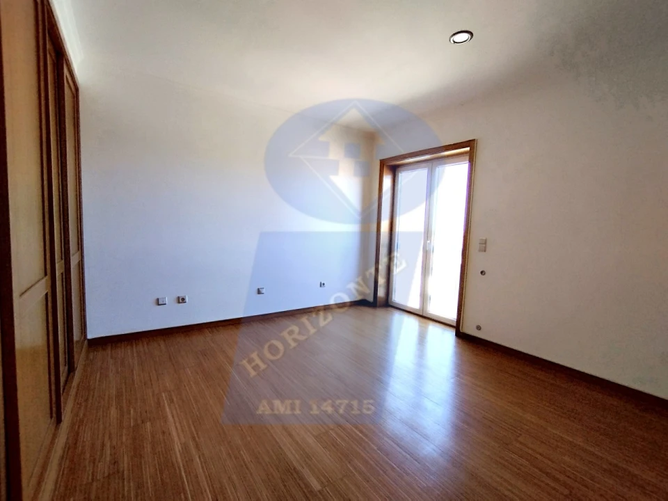 Apartamento T4 para Venda em Ouca Foto 21