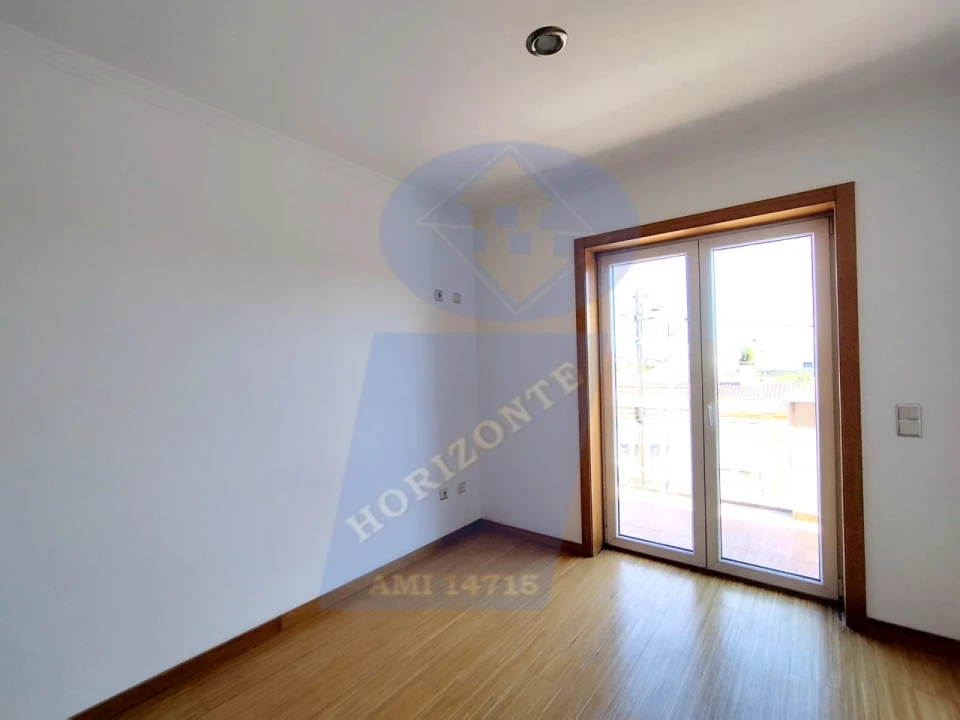 Apartamento T4 para Venda em Ouca Foto 28