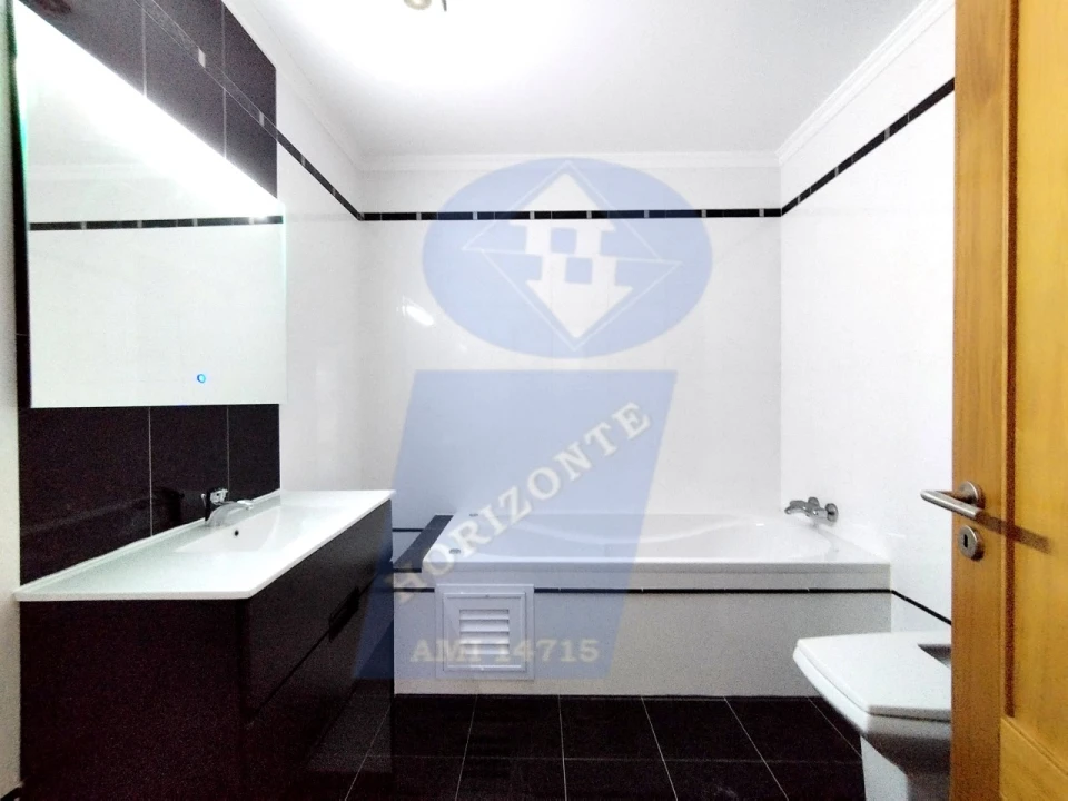 Apartamento T4 para Venda em Ouca Foto 33