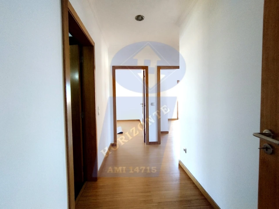 Apartamento T4 para Venda em Ouca Foto 34