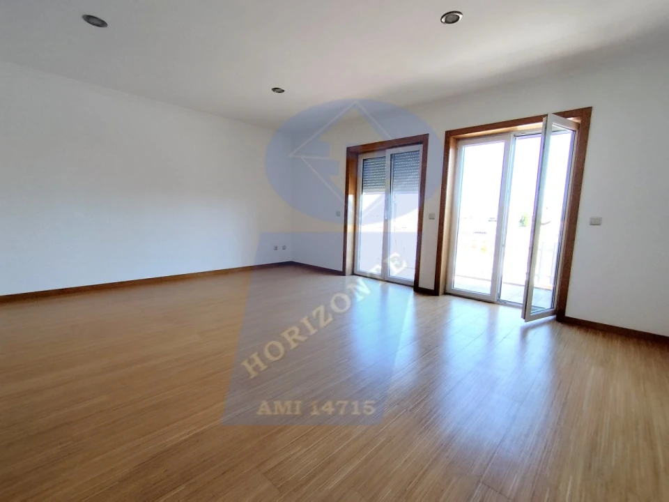 Apartamento T4 para Venda em Ouca Foto 37