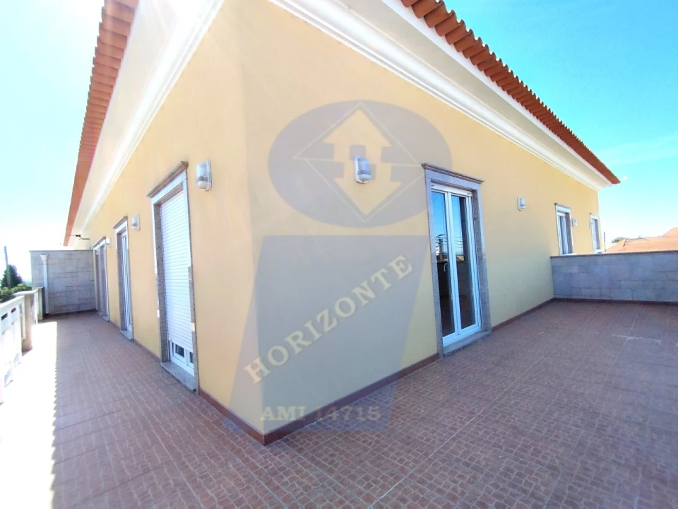 Apartamento T4 para Venda em Ouca Foto 46
