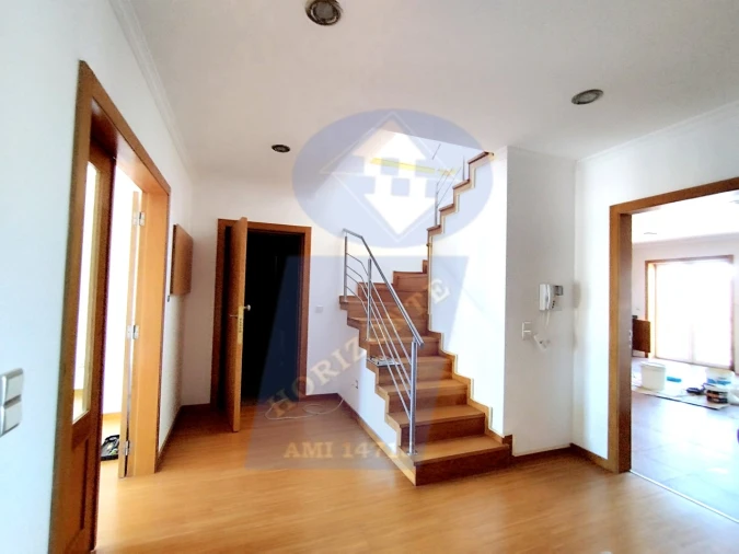 Apartamento T4 para Venda em Ouca Foto 3