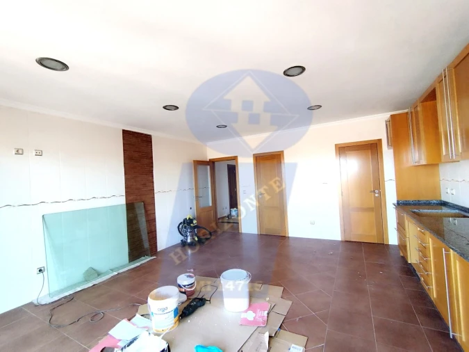 Apartamento T4 para Venda em Ouca Foto 4