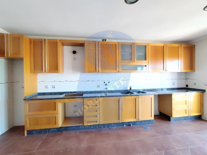 Apartamento T4 para Venda em Ouca Foto 6