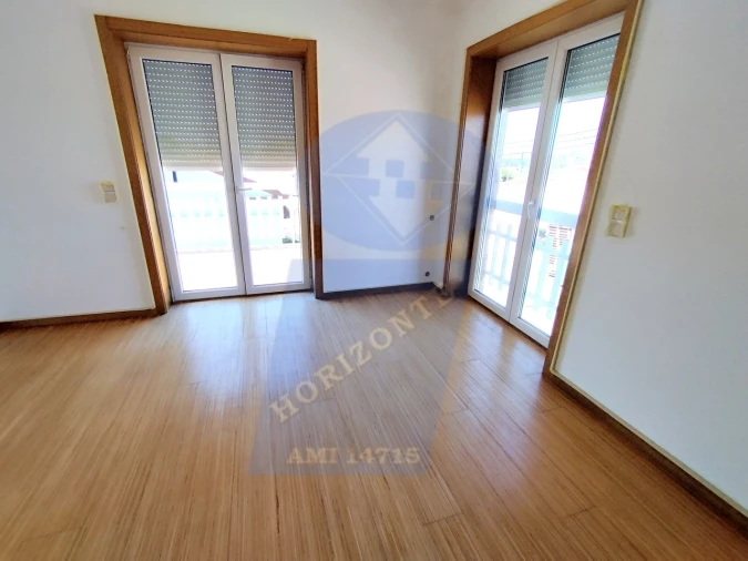 Apartamento T4 para Venda em Ouca Foto 11