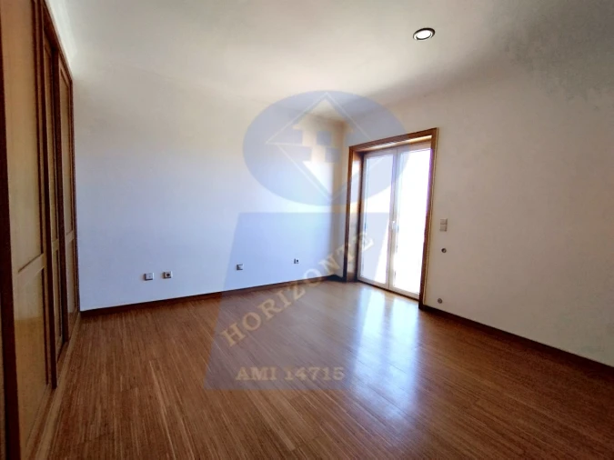 Apartamento T4 para Venda em Ouca Foto 21