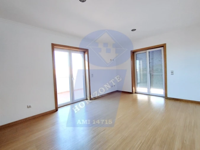 Apartamento T4 para Venda em Ouca Foto 25