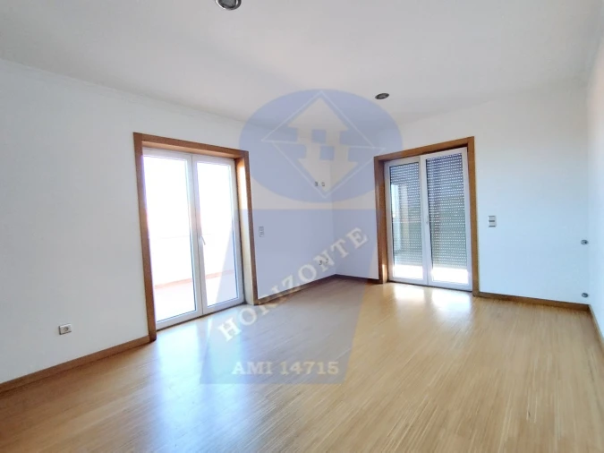 Apartamento T4 para Venda em Ouca Foto 26