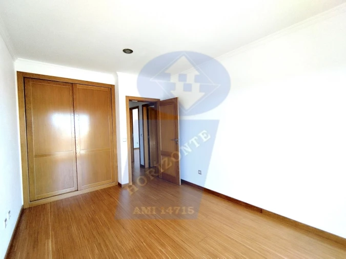 Apartamento T4 para Venda em Ouca Foto 27