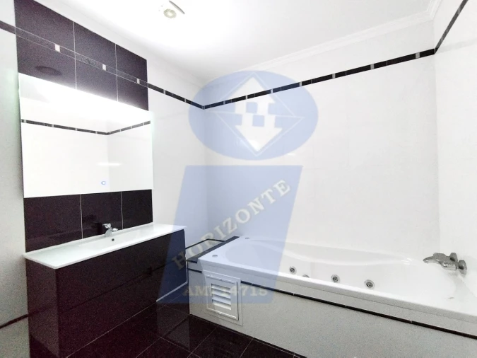 Apartamento T4 para Venda em Ouca Foto 31