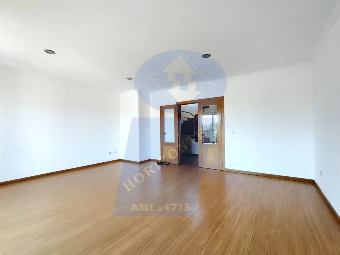 Apartamento T4 para Venda em Ouca Foto 35