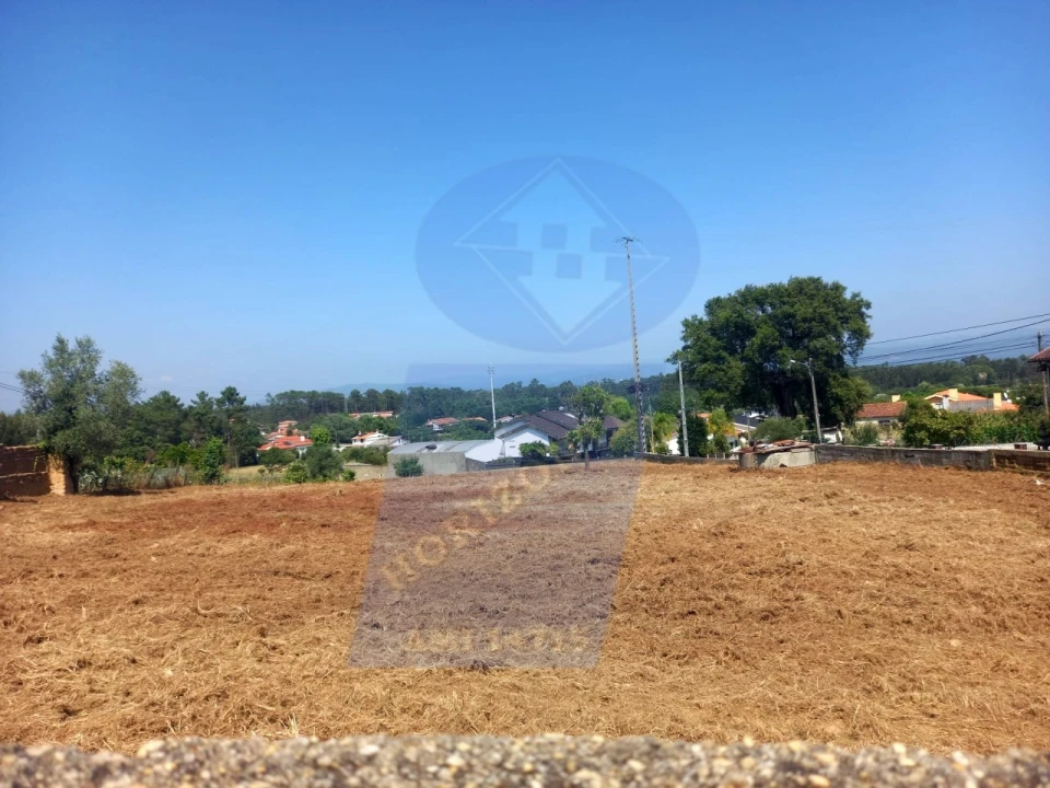 Terreno para Venda em Barrô e Aguada de Baixo Foto 3