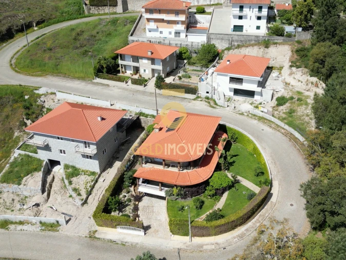 Moradia T4 para Venda em Sobrado e Bairros Foto 4