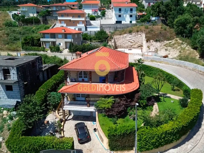 Moradia T4 para Venda em Sobrado e Bairros Foto 1