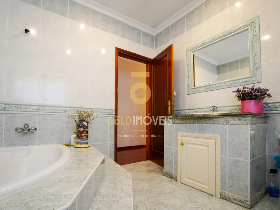Moradia T4 para Venda em Sobrado e Bairros Foto 20