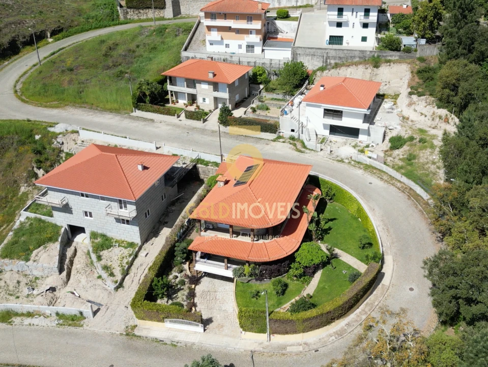 Moradia T4 para Venda em Sobrado e Bairros Foto 32
