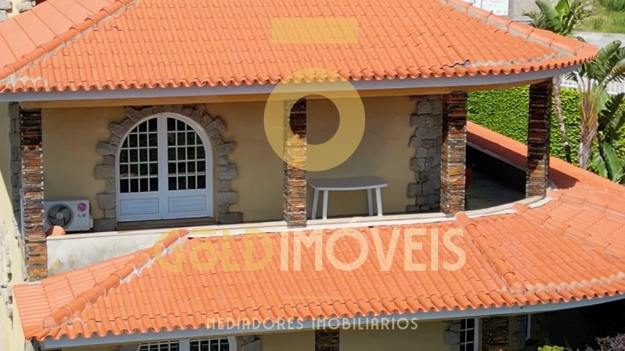 Moradia T4 para Venda em Sobrado e Bairros