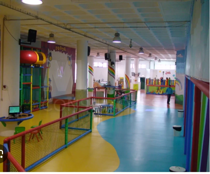 Loja para Venda em Sacavém e Prior Velho Foto 5