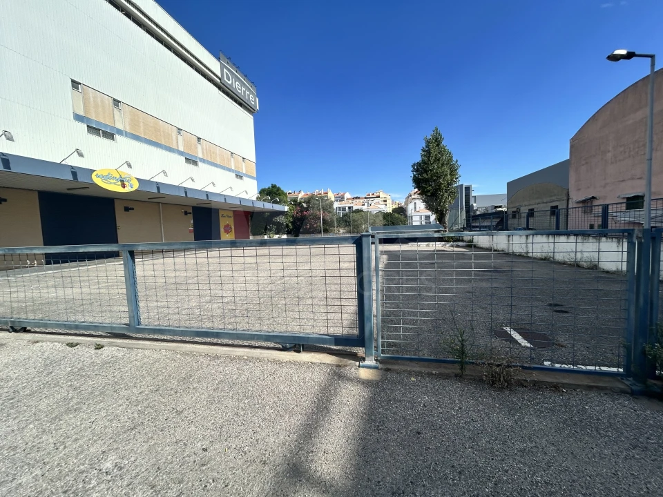 Loja para Venda em Sacavém e Prior Velho Foto 3