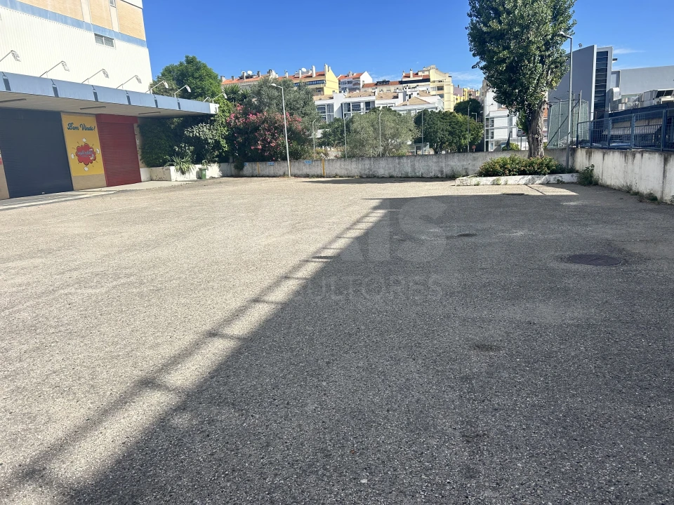 Loja para Venda em Sacavém e Prior Velho Foto 2