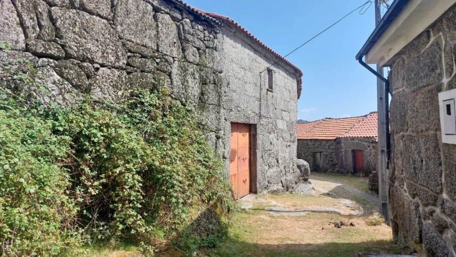 Moradia para Venda em Chorense e Monte Foto 5