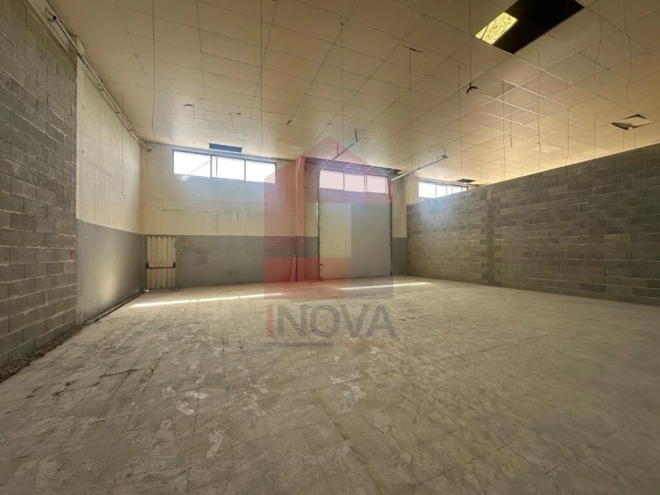 Armazém para Arrendamento em Oriz (Santa Marinha) e Oriz (São Miguel) Foto 4