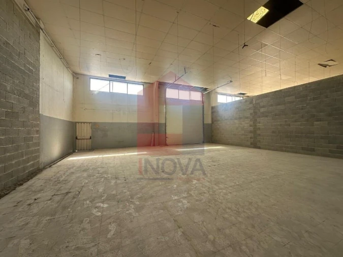 Armazém para Arrendamento em Oriz (Santa Marinha) e Oriz (São Miguel) Foto 4