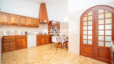 Moradia T3 para Venda em Santa Barbara de Nexe