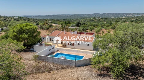Moradia T3 para Venda em Santa Barbara de Nexe