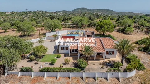 Moradia T3 para Venda em Santa Barbara de Nexe