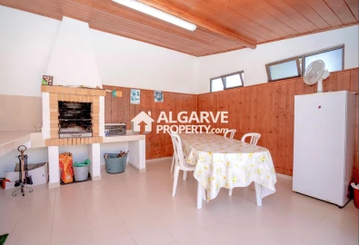 Moradia T3 para Venda em Santa Barbara de Nexe