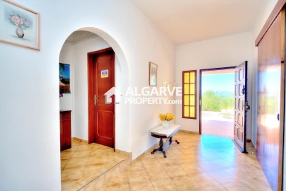 Moradia T3 para Venda em Santa Barbara de Nexe