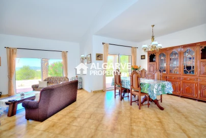 Moradia T3 para Venda em Santa Barbara de Nexe