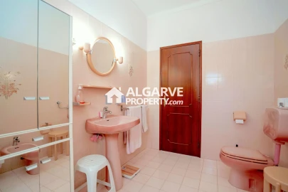 Moradia T3 para Venda em Santa Barbara de Nexe
