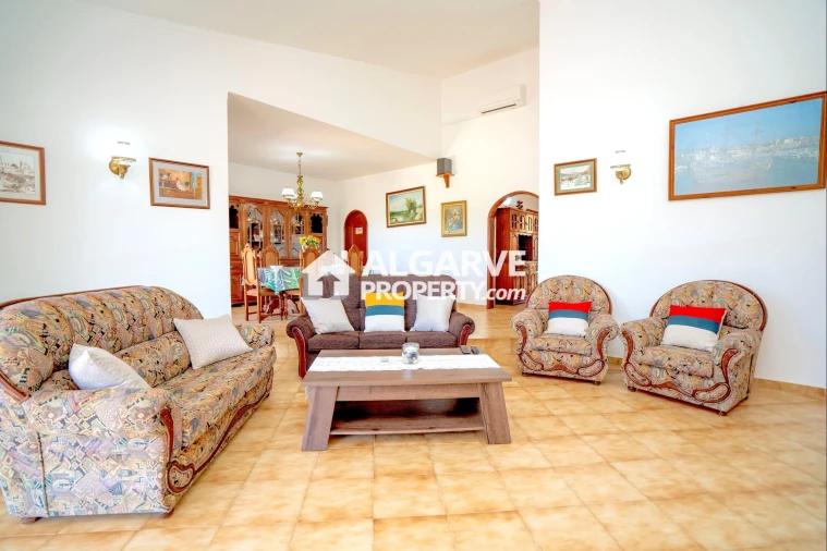 Moradia T3 para Venda em Santa Barbara de Nexe Foto 15