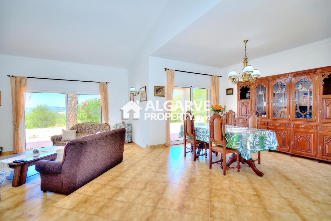 Moradia T3 para Venda em Santa Barbara de Nexe Foto 4