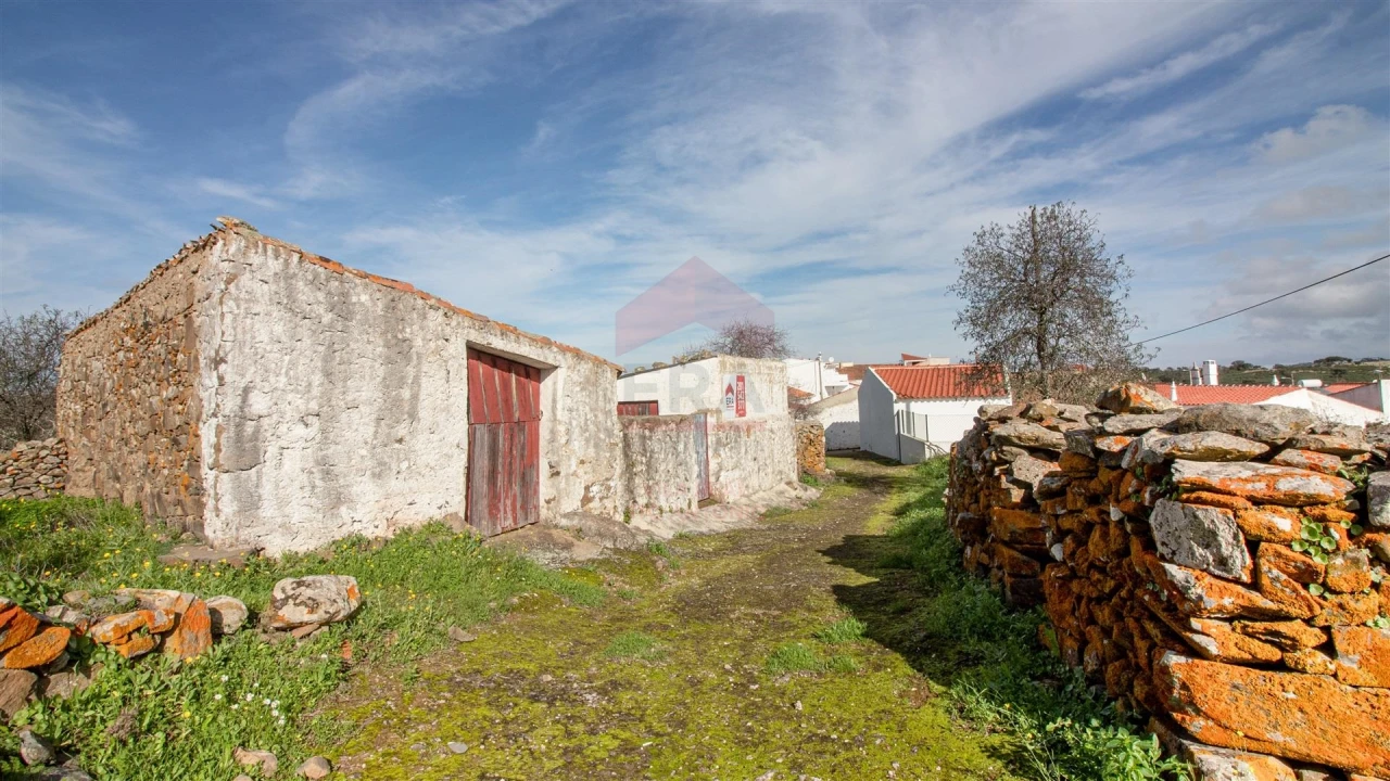 Moradia T0 para Venda em Giões Foto 4