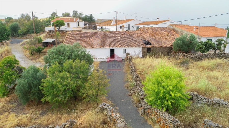 Moradia T0 para Venda em Martim Longo Foto 9