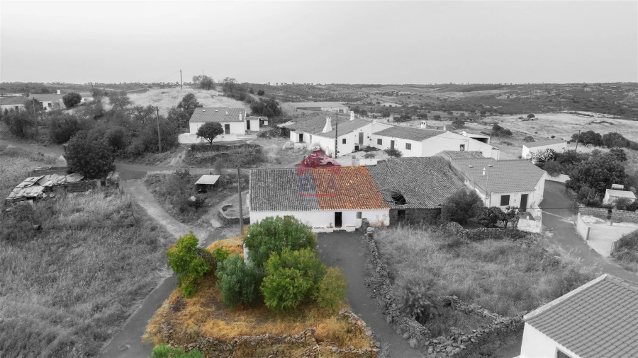 Moradia T0 para Venda em Martim Longo Foto 3