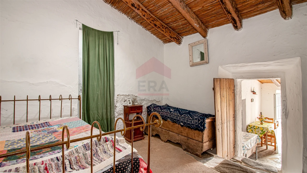 Moradia T0 para Venda em Martim Longo Foto 4