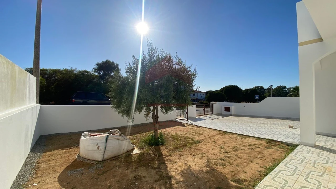 Moradia T3 para Venda em Monte Gordo Foto 1