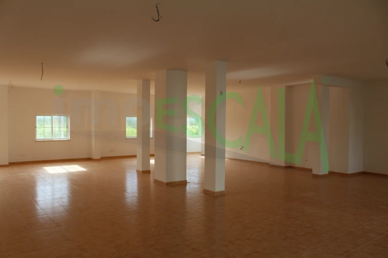 Loja para Venda em Cartaxo e Vale da Pinta Foto 3