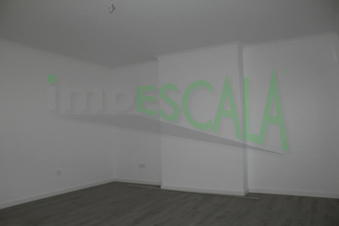 Apartamento T2 para Venda em Aveiras de Cima Foto 3