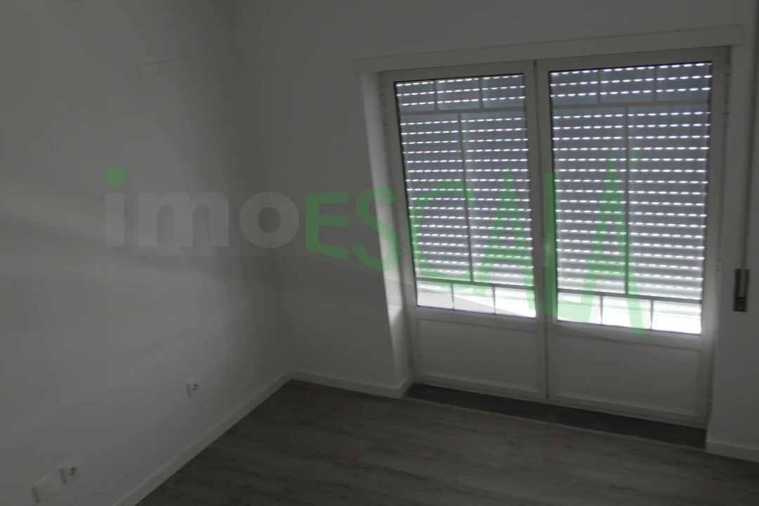 Apartamento T2 para Venda em Aveiras de Cima Foto 12