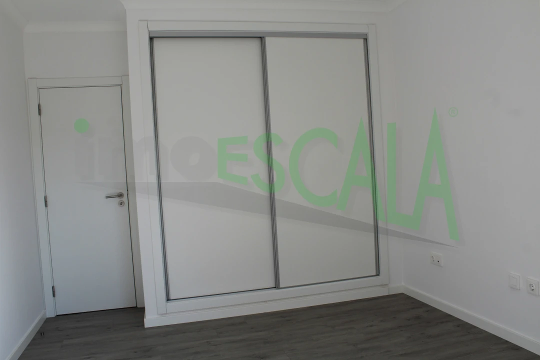 Apartamento T2 para Venda em Aveiras de Cima Foto 11