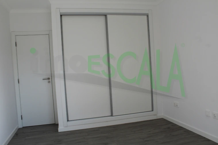 Apartamento T2 para Venda em Aveiras de Cima Foto 11