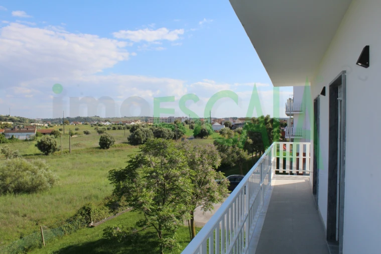 Apartamento T2 para Venda em Aveiras de Cima Foto 5